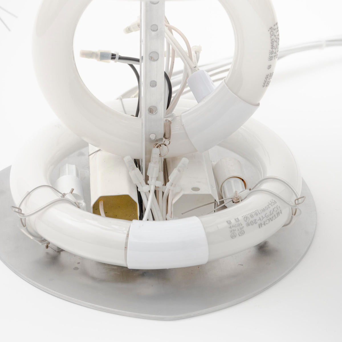 東恩納 裕一“untitled (desk lamp III)” – void+stock