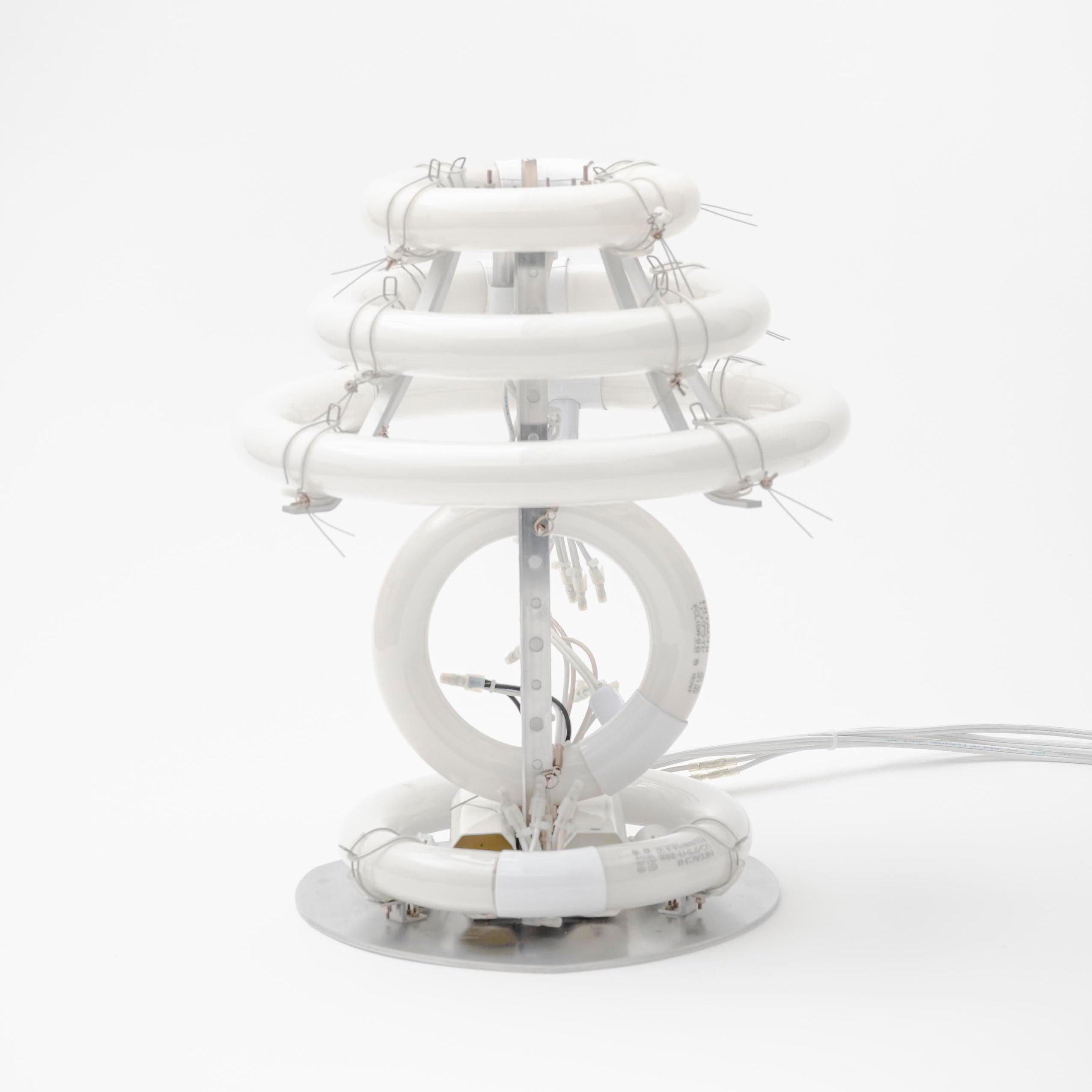 東恩納 裕一“untitled (desk lamp III)” – void+stock